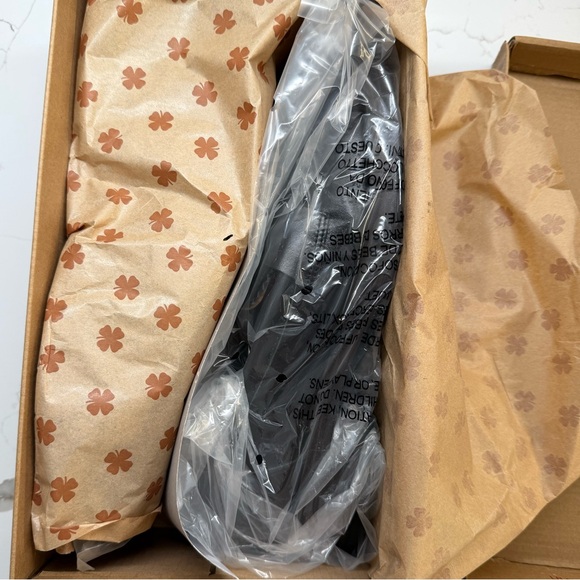 ✨ NWT & NIB Lucky Brand Floriss Black Leather Penny Loafers — Size 9M 🖤 - Picture 4 of 12